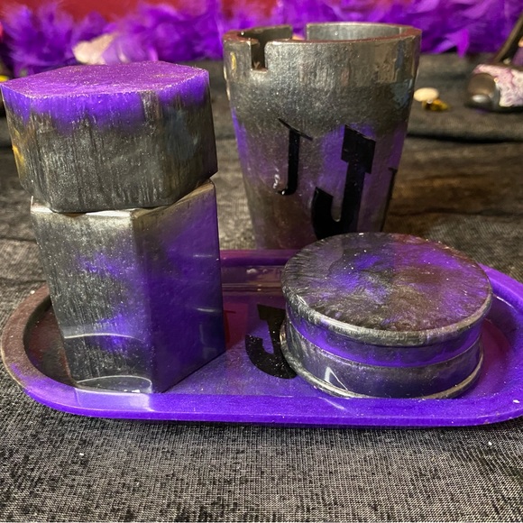 Resin Set - Picture 1 of 3